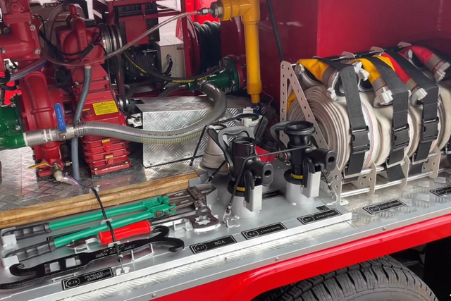 Chi tiết ôtô cứu hoả cỡ nhỏ đầu tiên ở Việt Nam - Hình 5 Chi tiet oto cuu hoa co nho dau tien o Viet Nam-Hinh-5