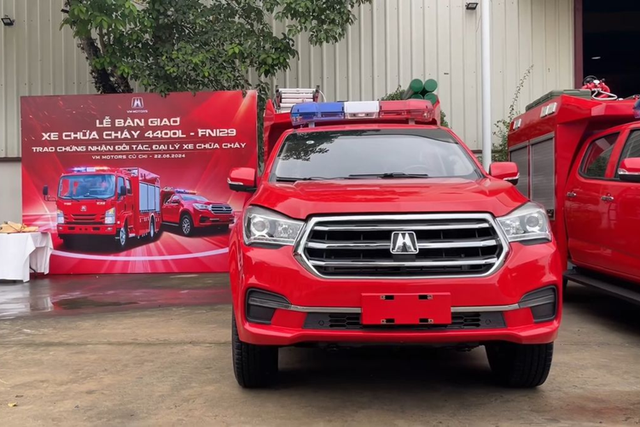 Chi tiết ôtô cứu hoả cỡ nhỏ đầu tiên ở Việt Nam - Hình 2 Chi tiet oto cuu hoa co nho dau tien o Viet Nam-Hinh-2