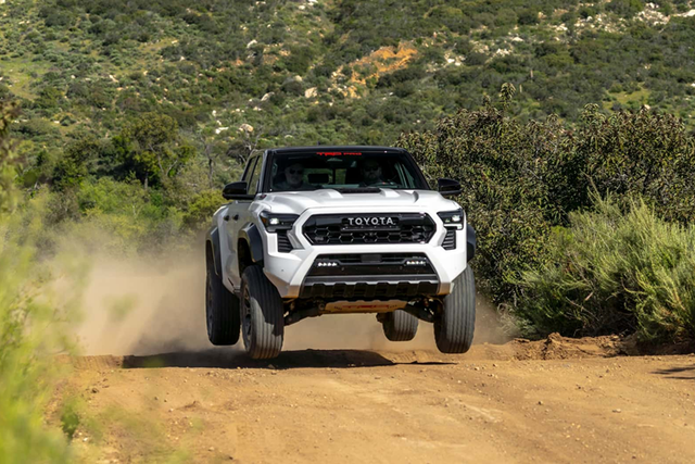 Chi tiết Toyota Tacoma TRD Pro 2024 mới - Hình 2 Chi tiet Toyota Tacoma TRD Pro 2024 moi-Hinh-2