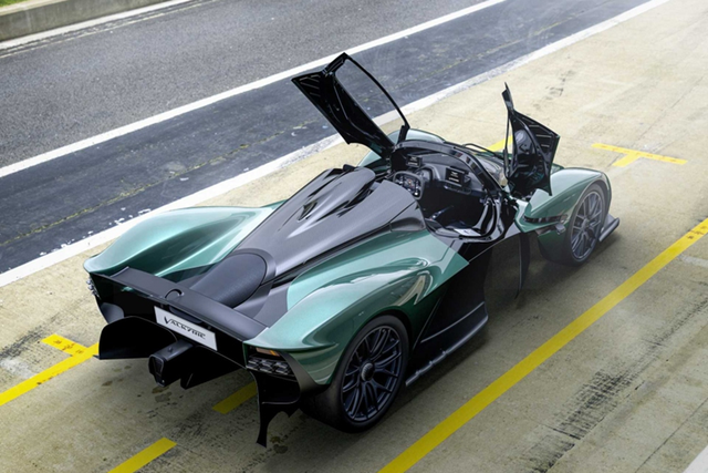 Siêu đại gia chi gần 80 tỷ đồng mua Aston Martin Valkyrie Spider mui trần - Hình 4 Sieu dai gia chi gan 80 ty dong mua Aston Martin Valkyrie Spider mui tran-Hinh-4