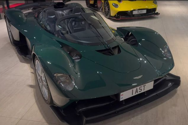 Siêu đại gia chi gần 80 tỷ đồng mua Aston Martin Valkyrie Spider mui trần - Hình 2 Sieu dai gia chi gan 80 ty dong mua Aston Martin Valkyrie Spider mui tran-Hinh-2