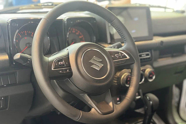 Đại gia Bình Dương chi tiền mua Suzuki Jimny giá rẻ để trải nghiệm - Hình 7 Dai gia Binh Duong chi tien mua Suzuki Jimny gia re de trai nghiem-Hinh-7