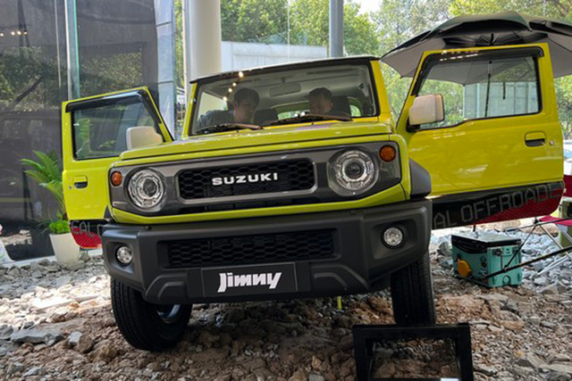 Đại gia Bình Dương chi tiền mua Suzuki Jimny giá rẻ để trải nghiệm - Hình 10 Dai gia Binh Duong chi tien mua Suzuki Jimny gia re de trai nghiem-Hinh-10