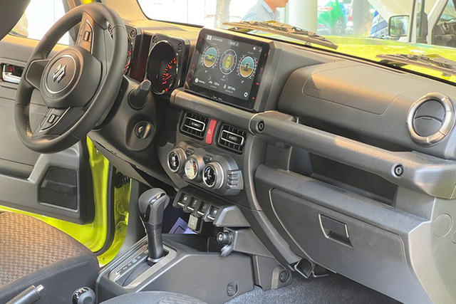 Đại gia Bình Dương chi tiền mua Suzuki Jimny giá rẻ để trải nghiệm - Hình 6 Dai gia Binh Duong chi tien mua Suzuki Jimny gia re de trai nghiem-Hinh-6