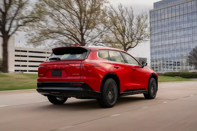 Chi tiết mẫu xe SUV Toyota Crown Signia 2025 - Hình 2 Chi tiet mau xe SUV Toyota Crown Signia 2025-Hinh-2