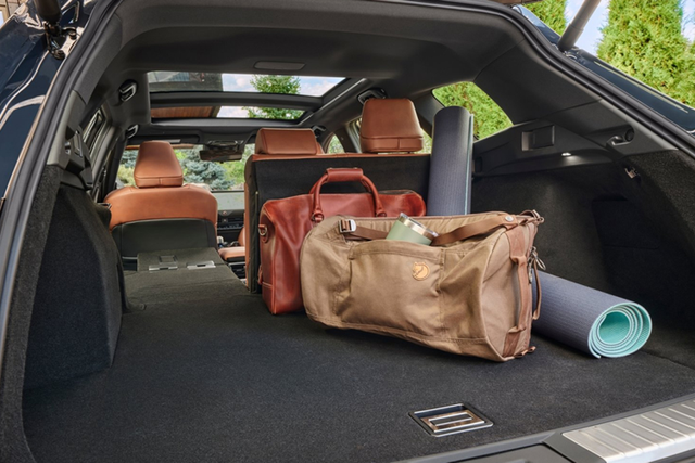 Chi tiết mẫu xe SUV Toyota Crown Signia 2025 - Hình 8 Chi tiet mau xe SUV Toyota Crown Signia 2025-Hinh-8