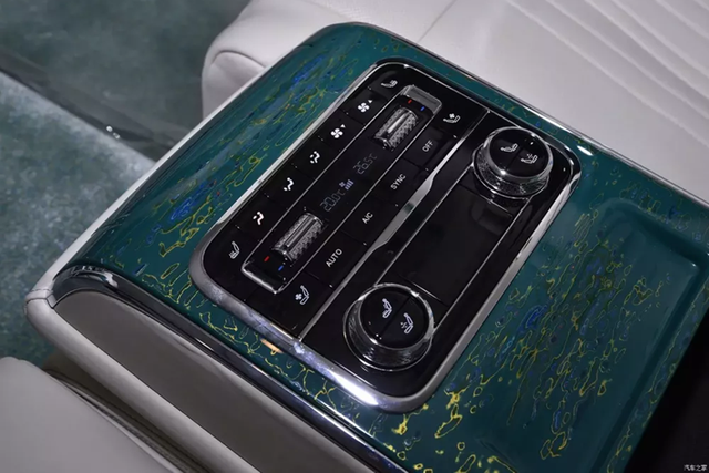 Xe hạng sang có giá hơn 20 tỷ của Trung Quốc có gì? - Hình 8 Xe hang sang co gia hon 20 ty cua Trung Quoc co gi?-Hinh-8