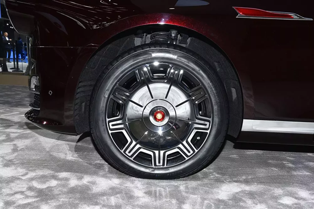 Xe hạng sang có giá hơn 20 tỷ của Trung Quốc có gì? - Hình 5 Xe hang sang co gia hon 20 ty cua Trung Quoc co gi?-Hinh-5
