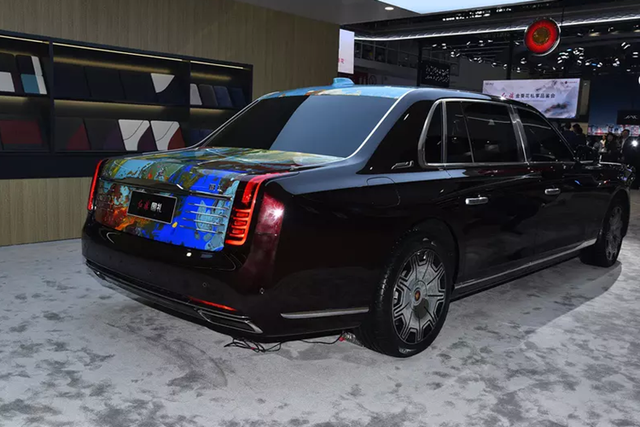 Xe hạng sang có giá hơn 20 tỷ của Trung Quốc có gì? - Hình 13 Xe hang sang co gia hon 20 ty cua Trung Quoc co gi?-Hinh-13