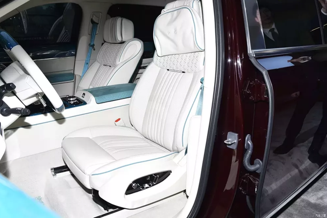 Xe hạng sang có giá hơn 20 tỷ của Trung Quốc có gì? - Hình 7 Xe hang sang co gia hon 20 ty cua Trung Quoc co gi?-Hinh-7