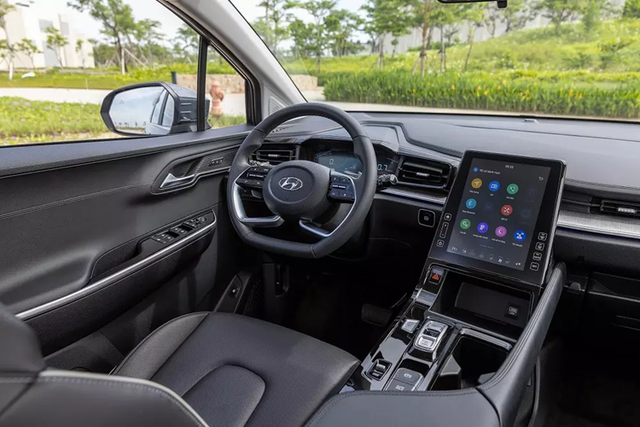 Hyundai Custin giảm giá 50 triệu đồng, đua doanh số Toyota Innova Cross - Hình 4 Hyundai Custin giam gia 50 trieu dong, dua doanh so Toyota Innova Cross-Hinh-4