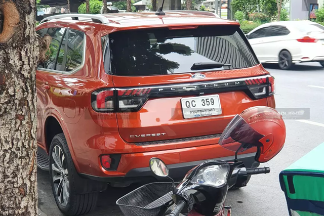 Chi tiết xe Ford Everest Platinum 2024 giá 1,7 tỷ đồng - Hình 2 Chi tiet xe Ford Everest Platinum 2024 gia 1,7 ty dong-Hinh-2