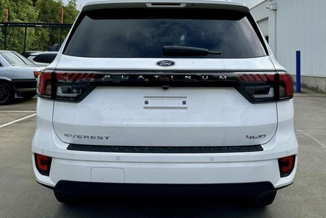 Chi tiết xe Ford Everest Platinum 2024 giá 1,7 tỷ đồng - Hình 8 Chi tiet xe Ford Everest Platinum 2024 gia 1,7 ty dong-Hinh-8