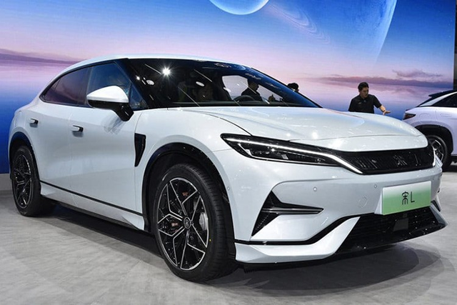 Cận cảnh BYD Song L 2024 của Trung Quốc chạy 2.100 km mới đổ xăng - Hình 7 Can canh BYD Song L 2024 cua Trung Quoc chay 2.100 km moi do xang-Hinh-7