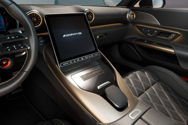 Cận cảnh Mercedes-AMG SL 63 Manufaktur Golden Coast giới hạn 100 chiếc - Hình 4 Can canh Mercedes-AMG SL 63 Manufaktur Golden Coast gioi han 100 chiec-Hinh-4