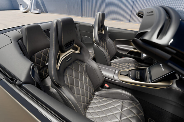 Cận cảnh Mercedes-AMG SL 63 Manufaktur Golden Coast giới hạn 100 chiếc - Hình 3 Can canh Mercedes-AMG SL 63 Manufaktur Golden Coast gioi han 100 chiec-Hinh-3