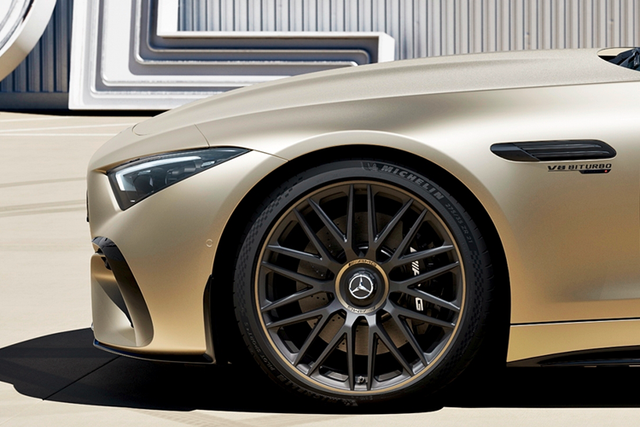 Cận cảnh Mercedes-AMG SL 63 Manufaktur Golden Coast giới hạn 100 chiếc - Hình 5 Can canh Mercedes-AMG SL 63 Manufaktur Golden Coast gioi han 100 chiec-Hinh-5