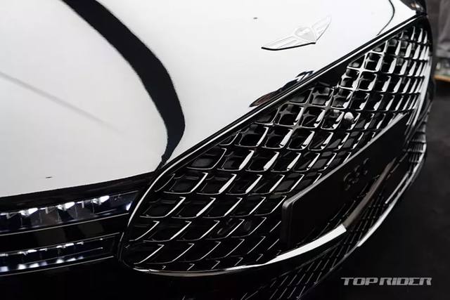 Sedan hạng sang Genesis G90 Black 2024 có giá từ 2,54 tỷ đồng - Hình 4 Sedan hang sang Genesis G90 Black 2024 co gia tu 2,54 ty dong-Hinh-4