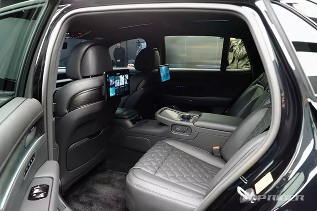 Sedan hạng sang Genesis G90 Black 2024 có giá từ 2,54 tỷ đồng - Hình 9 Sedan hang sang Genesis G90 Black 2024 co gia tu 2,54 ty dong-Hinh-9