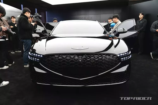 Sedan hạng sang Genesis G90 Black 2024 có giá từ 2,54 tỷ đồng Sedan hang sang Genesis G90 Black 2024 co gia tu 2,54 ty dong