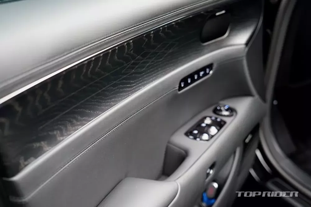 Sedan hạng sang Genesis G90 Black 2024 có giá từ 2,54 tỷ đồng - Hình 8 Sedan hang sang Genesis G90 Black 2024 co gia tu 2,54 ty dong-Hinh-8