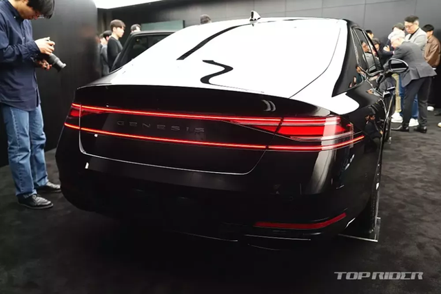 Sedan hạng sang Genesis G90 Black 2024 có giá từ 2,54 tỷ đồng - Hình 12 Sedan hang sang Genesis G90 Black 2024 co gia tu 2,54 ty dong-Hinh-12