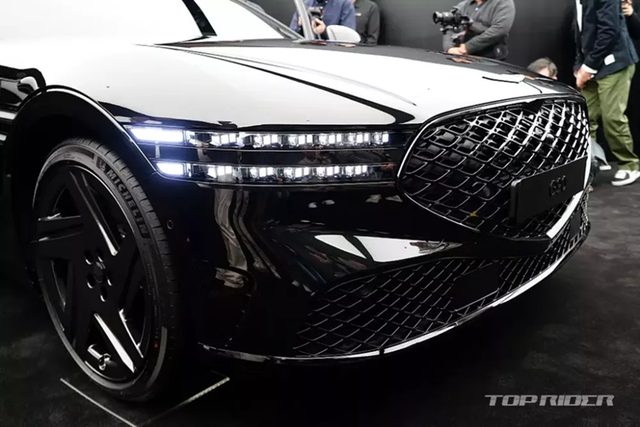 Sedan hạng sang Genesis G90 Black 2024 có giá từ 2,54 tỷ đồng - Hình 3 Sedan hang sang Genesis G90 Black 2024 co gia tu 2,54 ty dong-Hinh-3