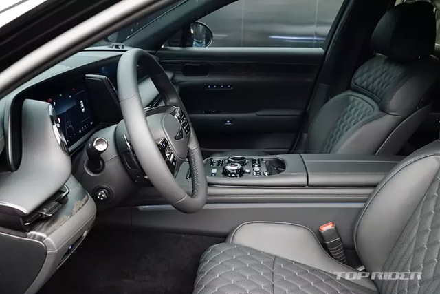 Sedan hạng sang Genesis G90 Black 2024 có giá từ 2,54 tỷ đồng - Hình 11 Sedan hang sang Genesis G90 Black 2024 co gia tu 2,54 ty dong-Hinh-11