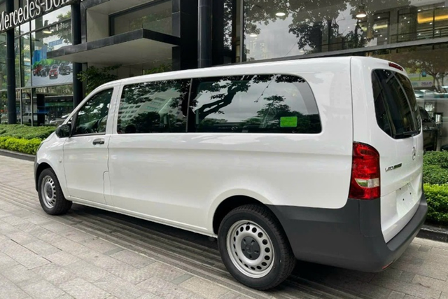 Mercedes-Benz Vito Tourer chỉ còn 1,21 tỷ đồng - Hình 7 Mercedes-Benz Vito Tourer chi con 1,21 ty dong-Hinh-7