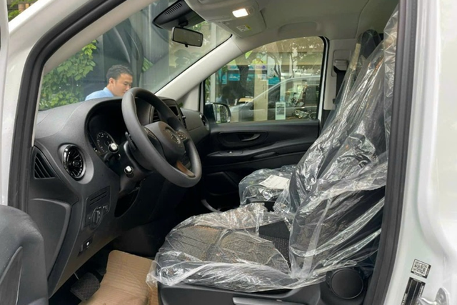 Mercedes-Benz Vito Tourer chỉ còn 1,21 tỷ đồng - Hình 4 Mercedes-Benz Vito Tourer chi con 1,21 ty dong-Hinh-4
