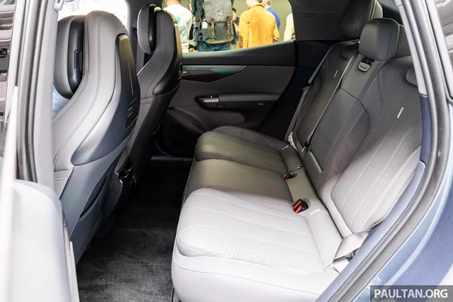 Thương hiệu ôtô Lynk & Co đã chính thức ra mắt mẫu sedan hạng D mới - Hình 5 Thuong hieu oto Lynk & Co da chinh thuc ra mat mau sedan hang D moi-Hinh-5