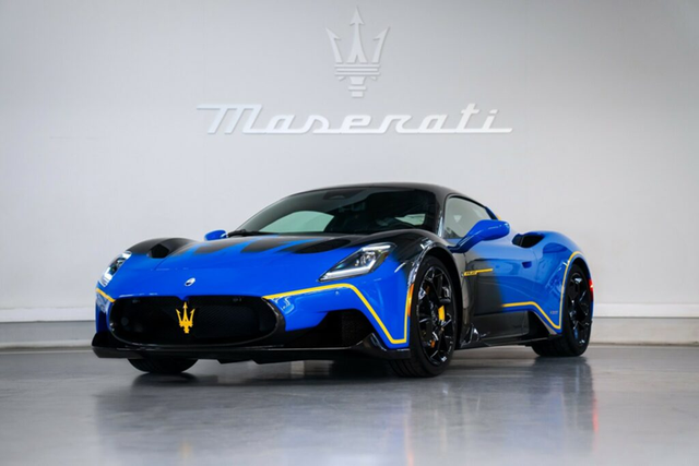Cận cảnh Maserati MC20 Tributo Modenese 2024 mới Can canh Maserati MC20 Tributo Modenese 2024 moi