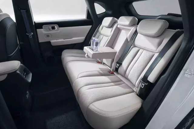 Xem phiên bản thể thao hơn của dòng xe Wuling Starlight - Hình 5 Xem phien ban the thao hon cua dong xe Wuling Starlight-Hinh-5