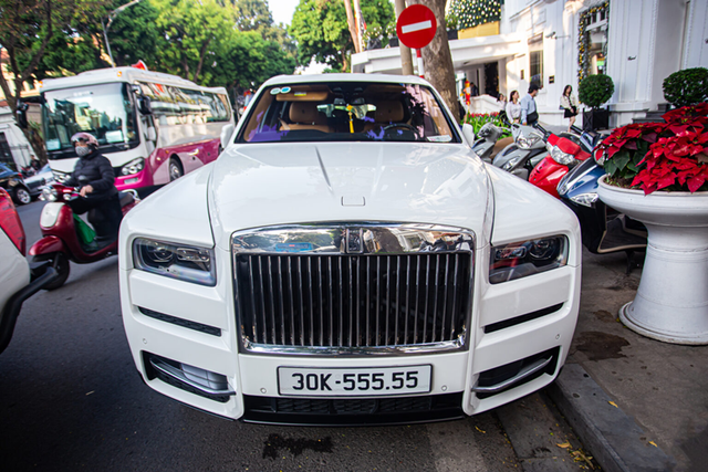 Xem Rolls-Royce Cullinan được ví như biệt thự di động - Hình 3 Xem Rolls-Royce Cullinan duoc vi nhu biet thu di dong-Hinh-3