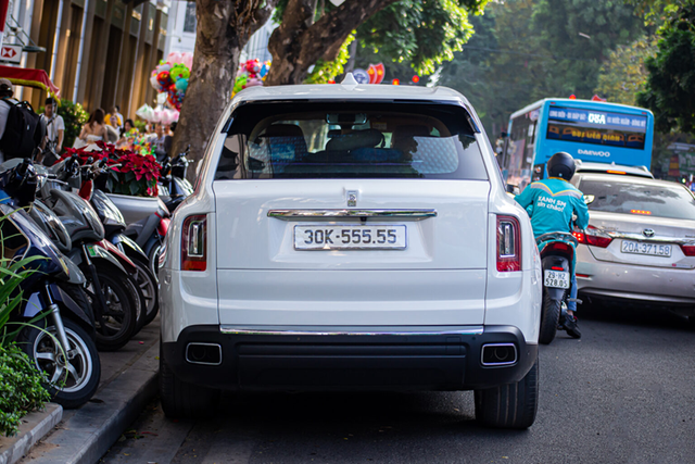 Xem Rolls-Royce Cullinan được ví như biệt thự di động - Hình 6 Xem Rolls-Royce Cullinan duoc vi nhu biet thu di dong-Hinh-6
