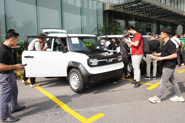 VinFast VF3 nhận 27.649 đơn đặt xe sau 66 giờ mở bán - Hình 10 VinFast VF3 nhan 27.649 don dat xe sau 66 gio mo ban-Hinh-10