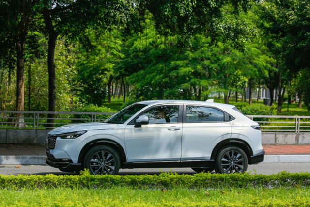 Hãng khuyến mãi mạnh cho mẫu Honda HR-V - Hình 8 Hang khuyen mai manh cho mau Honda HR-V-Hinh-8