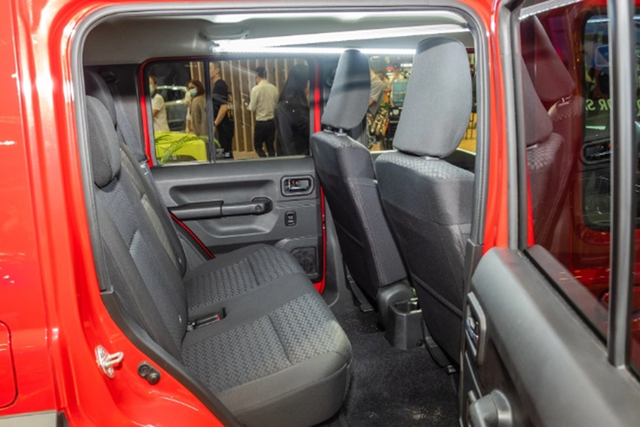 Chi tiết Suzuki Jimny phiên bản 5 cửa - Hình 6 Chi tiet Suzuki Jimny phien ban 5 cua-Hinh-6
