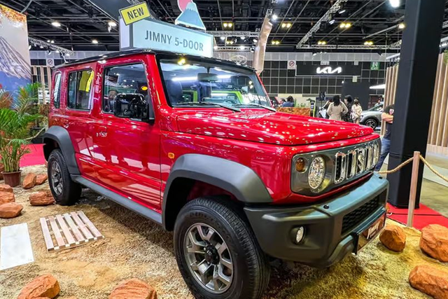 Chi tiết Suzuki Jimny phiên bản 5 cửa - Hình 8 Chi tiet Suzuki Jimny phien ban 5 cua-Hinh-8