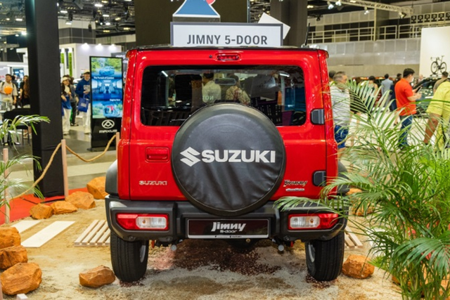 Chi tiết Suzuki Jimny phiên bản 5 cửa - Hình 7 Chi tiet Suzuki Jimny phien ban 5 cua-Hinh-7