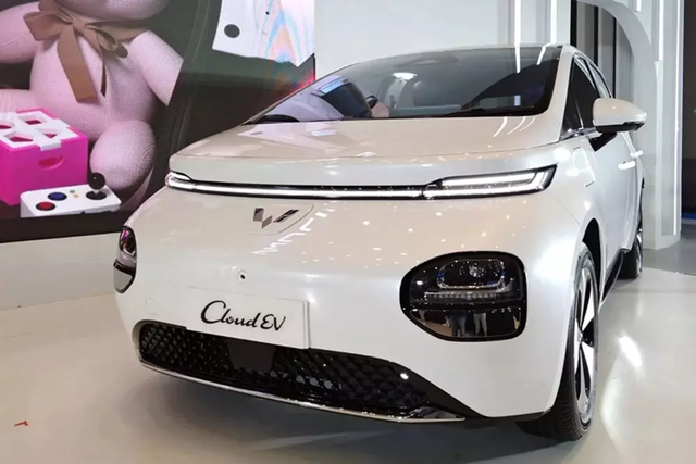 Chi tiết mẫu MPV chạy điện Wuling Cloud EV 2024 - Hình 3 Chi tiet mau MPV chay dien Wuling Cloud EV 2024-Hinh-3