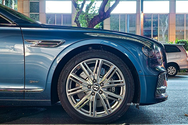 Tận thấy Bentley Flying Spur hybrid ở Sài Gòn - Hình 6 Tan thay Bentley Flying Spur hybrid o Sai Gon-Hinh-6