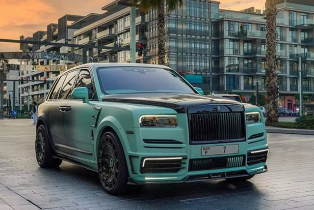 Chiếc Rolls-Royce Cullinan Mansory gắn biển số giá 365 tỷ đồng - Hình 3 Chiec Rolls-Royce Cullinan Mansory gan bien so gia 365 ty dong-Hinh-3