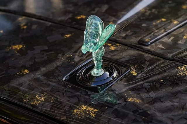 Chiếc Rolls-Royce Cullinan Mansory gắn biển số giá 365 tỷ đồng - Hình 4 Chiec Rolls-Royce Cullinan Mansory gan bien so gia 365 ty dong-Hinh-4