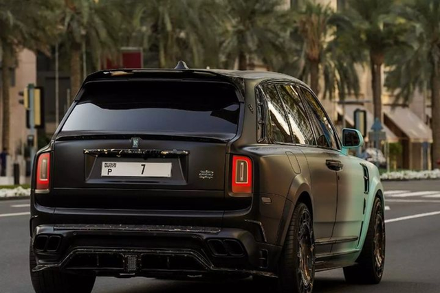 Chiếc Rolls-Royce Cullinan Mansory gắn biển số giá 365 tỷ đồng - Hình 7 Chiec Rolls-Royce Cullinan Mansory gan bien so gia 365 ty dong-Hinh-7