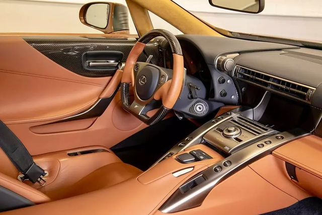 Xem siêu xe hàng hiếm Lexus LFA, trên thế giới chỉ có 3 chiếc - Hình 4 Xem sieu xe hang hiem Lexus LFA, tren the gioi chi co 3 chiec-Hinh-4