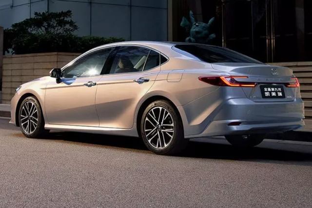 Chi tiết Toyota Camry 2025 chuẩn bị về Việt Nam - Hình 9 Chi tiet Toyota Camry 2025 chuan bi ve Viet Nam-Hinh-9