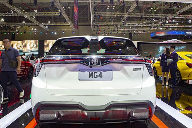 Lộ diện mẫu SUV điện MG4 EV tại Việt Nam - Hình 7 Lo dien mau SUV dien MG4 EV tai Viet Nam-Hinh-7