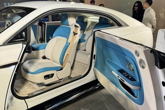 Rolls-Royce Spectre đầu tiên xuất hiện tại Việt Nam - Hình 2 Rolls-Royce Spectre dau tien xuat hien tai Viet Nam-Hinh-2