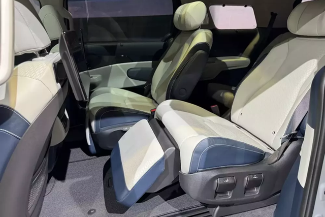 Chi tiết Kia Carnival 2025 hybrid - Hình 7 Chi tiet Kia Carnival 2025 hybrid-Hinh-7